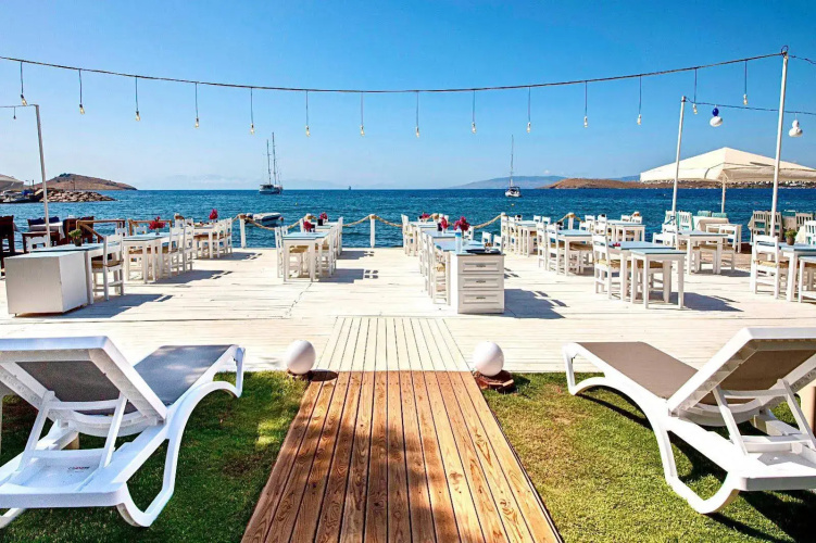 Ali's Hotel Beach