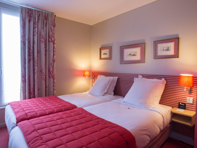 Standard Twin room with balcony