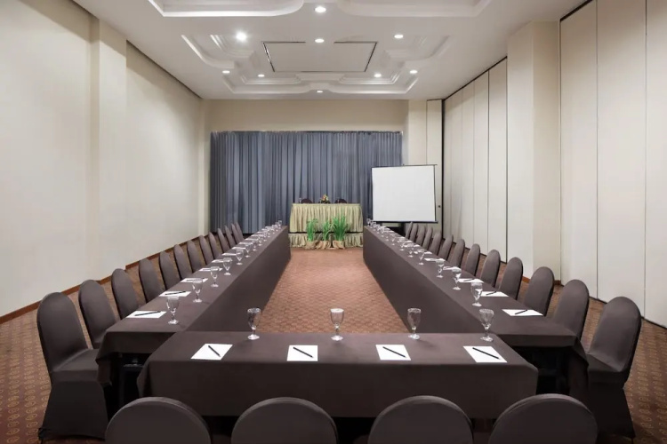Ritzy Hotel Manado