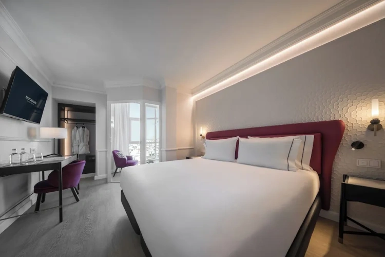 Triple Junior Suite with city view