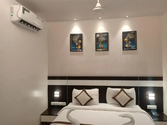 Yuvraj Palace Inn
