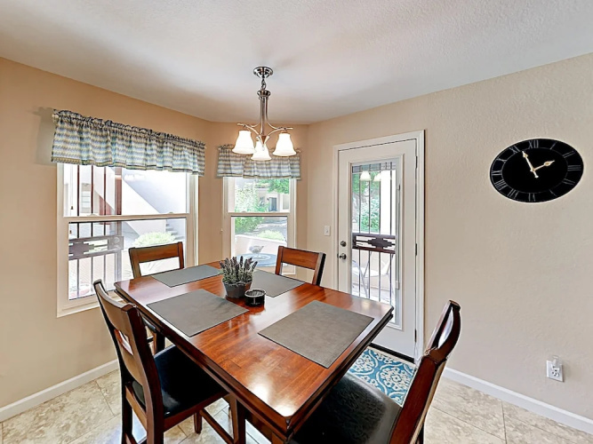 Stylish & Spacious Condo W/ Pool, SPA & Gym Condo
