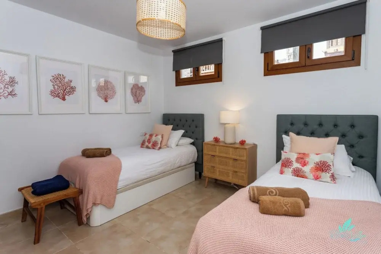 4 Bed Villa - Heated Pool, Pool Table, Bbq, Patio