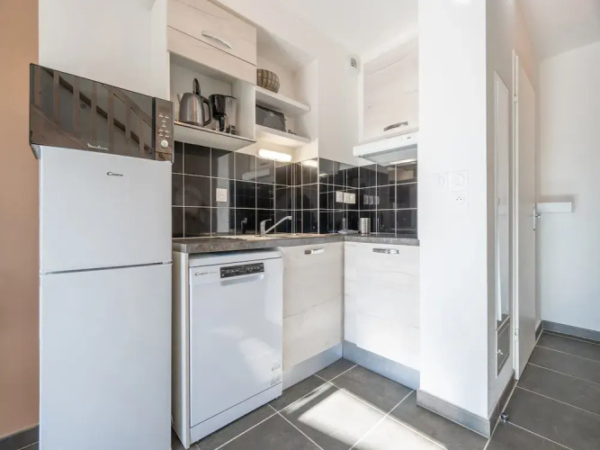 Bright Villa Stay in Serignan