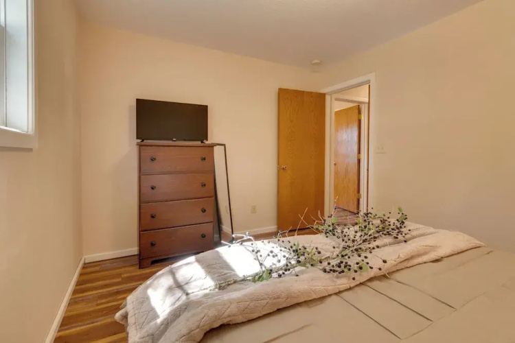 Pet-friendly Home ~ 9 Mi to Effingham nr I-exit!