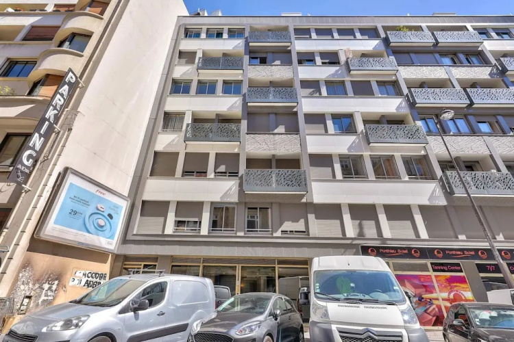 Charming 2 Room Apartment With Balcony - Paris 8ème - Image 4