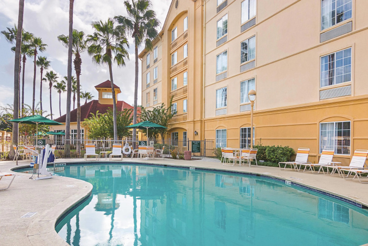 La Quinta Inn & Suites by Wyndham Orlando Airport North photo 19
