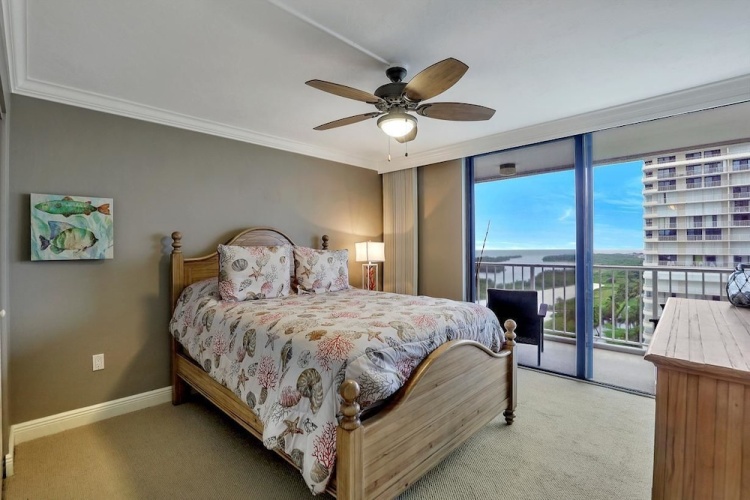 Beachfront Condo With Panoramic Ocean Views and Pool