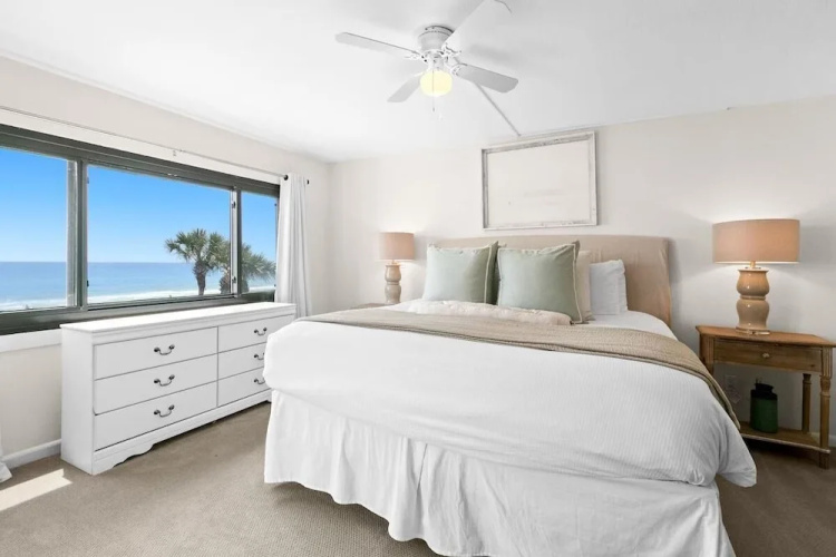 Emerald Towers 305