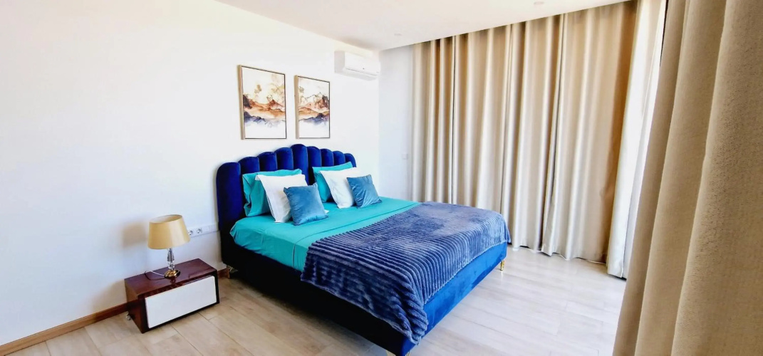 Apartamento encantador com piscina e vista mar