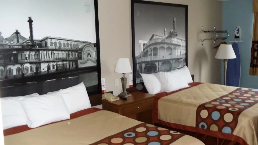 Super 8 By Wyndham Shenandoah