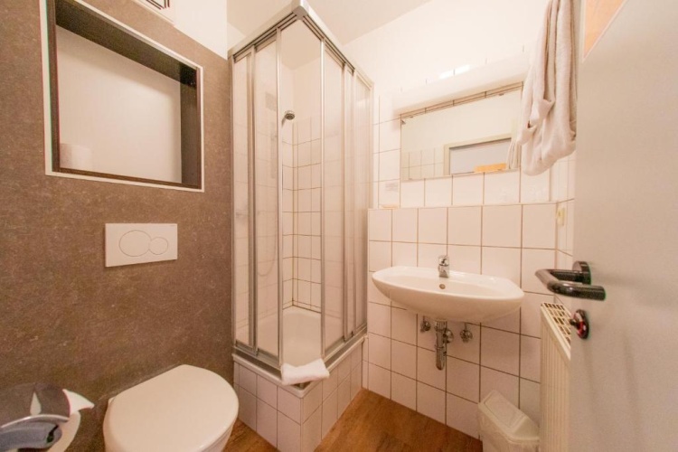 1 Bedroom Standard Triple Family room