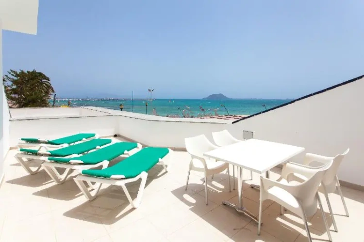 2 Bedrooms Apartment with balcony and with sea view