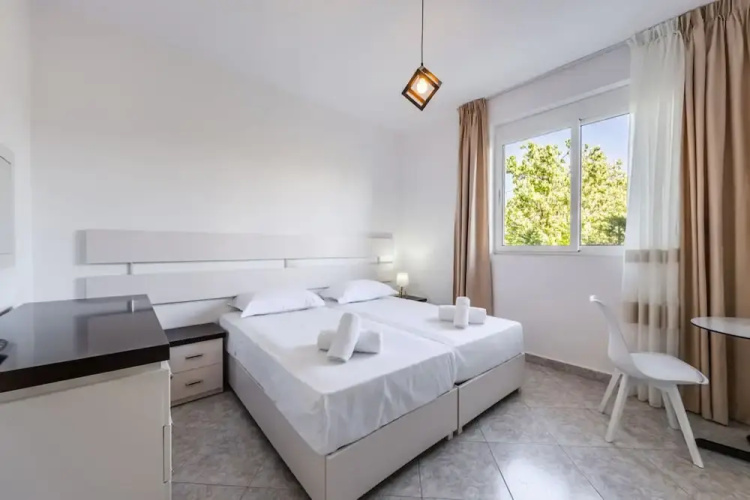Stylish Studio With Scenic Gardens Golem