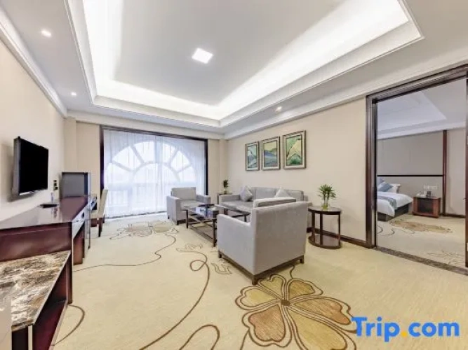 Deluxe Suite
