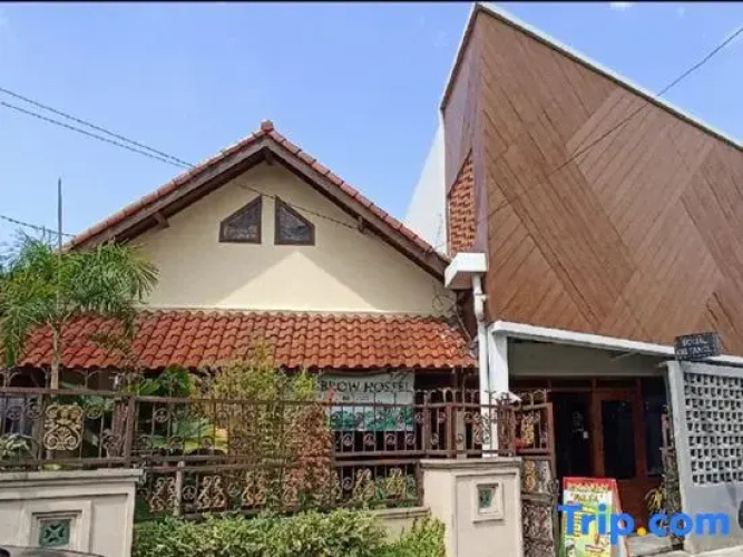 MashBrow Hostel