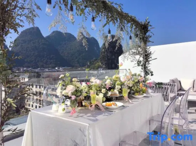 Qingqing Hotel