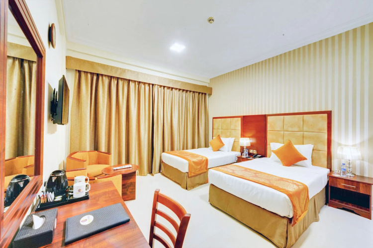 OYO 101 Click Hotel
