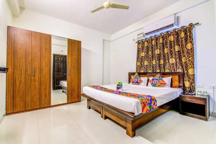 Flora Vihaan By FabHotel