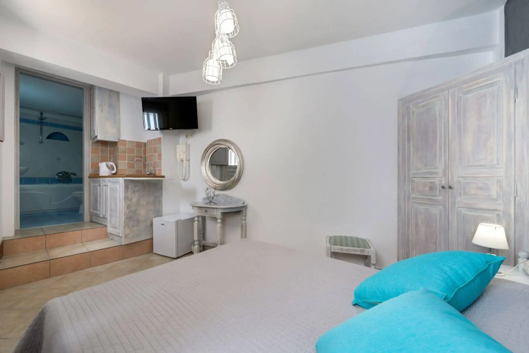 Nefeli Homes - Adults Only