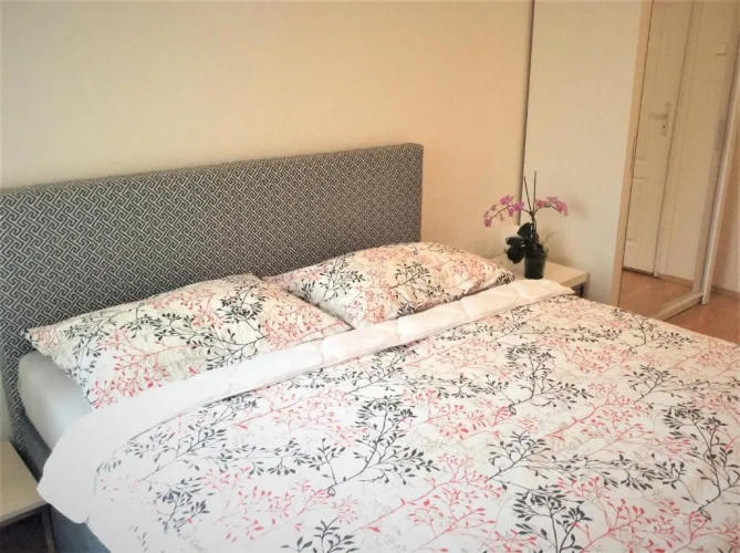 4 Bedrooms Apartment