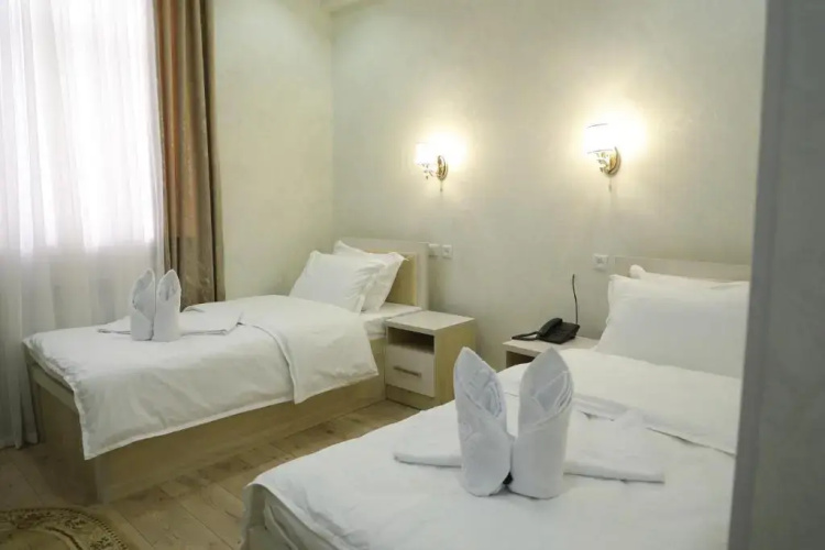 Status Hotel
