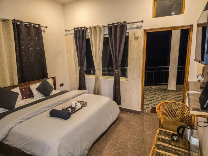 Deluxe Double room with balcony and with mountain view