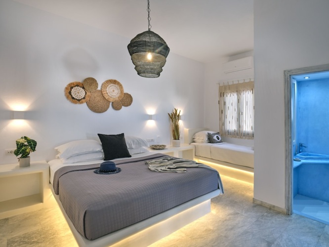 Deluxe Triple room with balcony and with garden view