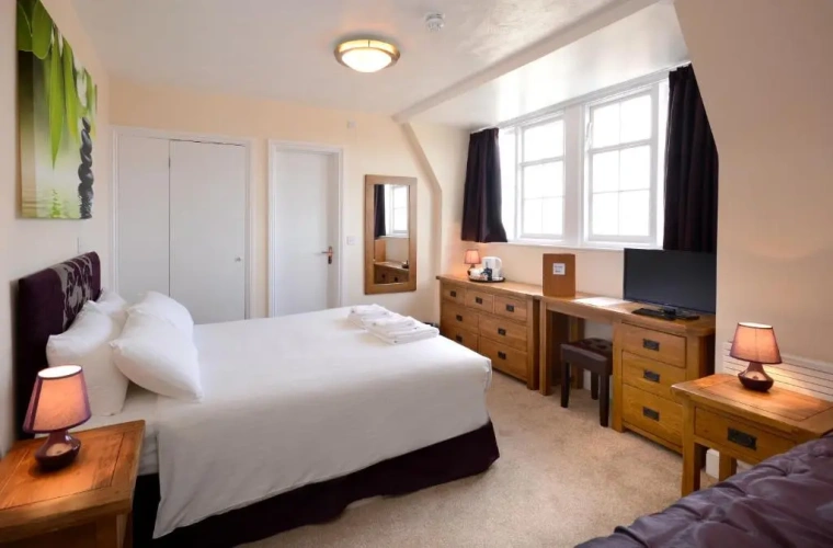 3 Bedrooms Standard Family room