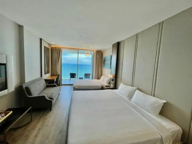 LYN Panorama Beachfront Studio