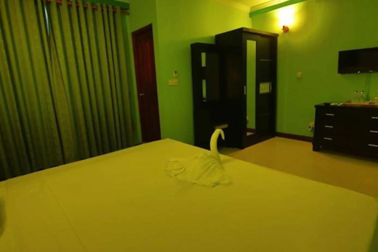 Grace Beach Inn