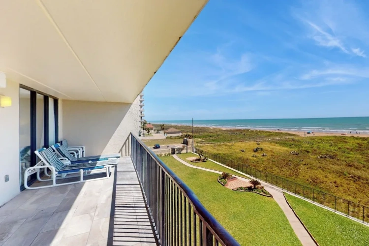 3 Bedrooms Apartment with balcony