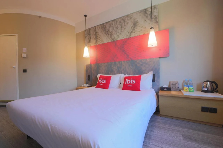 ibis Qingdao Ningxia Road