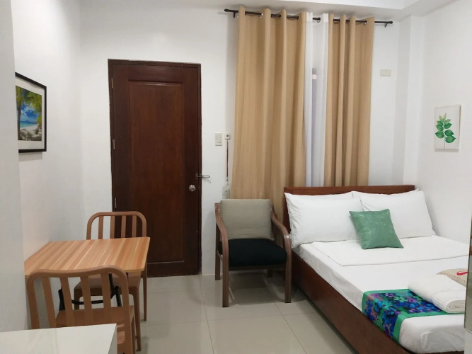 Lighthouse Apartment and Guest Inn