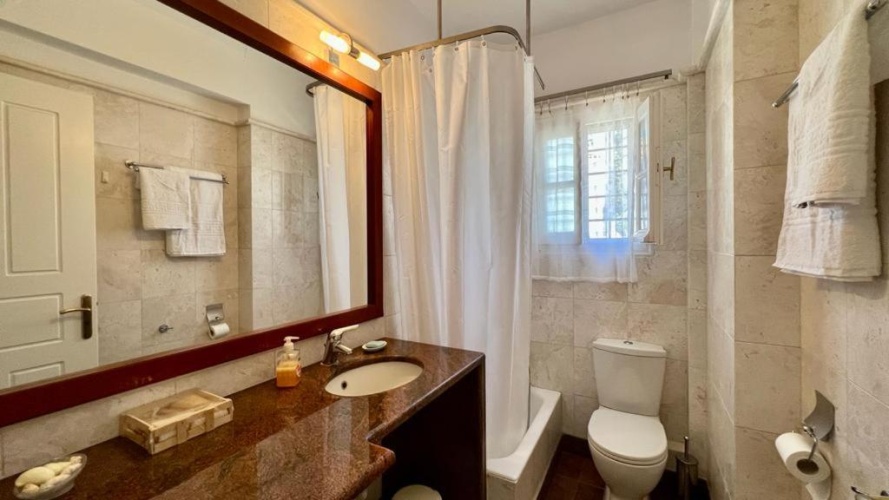 2 Bedrooms Cottage
