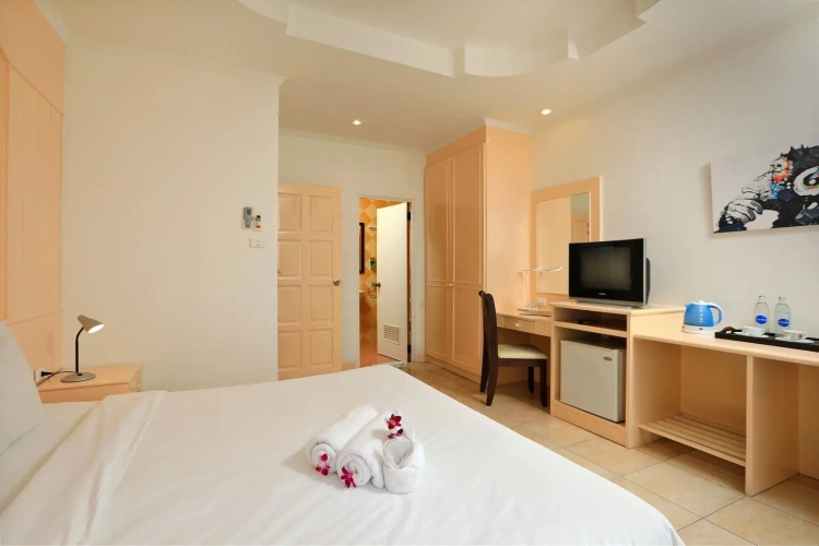 Standard Triple room