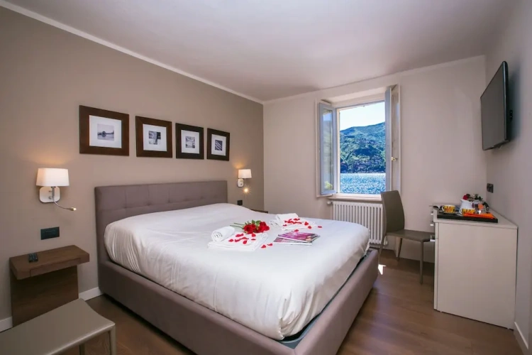 3 Bedrooms Deluxe Family Apartment with balcony and with lake view