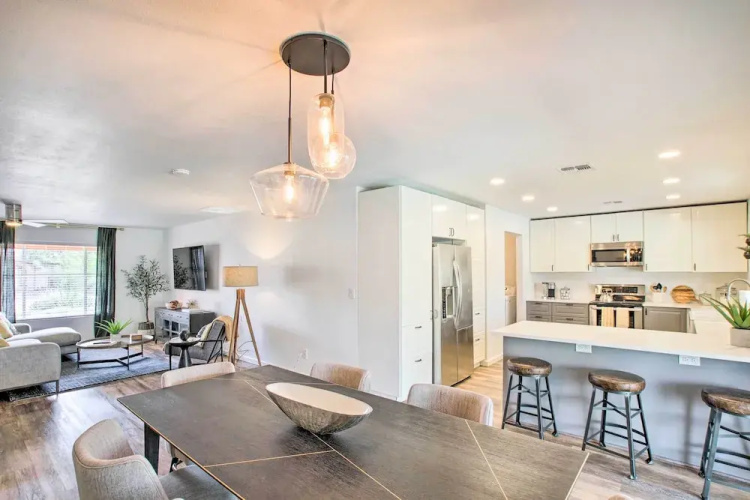 Fire Pit, Heated Pool: Central Tempe Escape!
