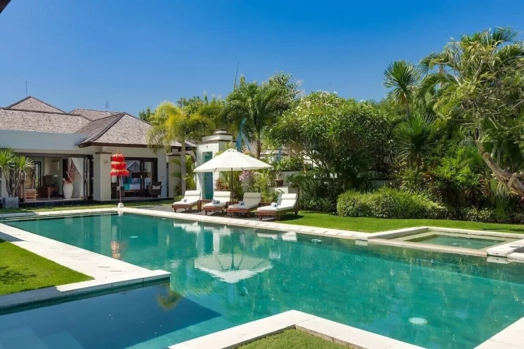 2 Bedrooms Luxury Villa beachfront