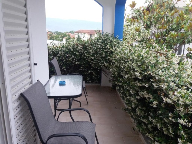 Family Studio with garden view