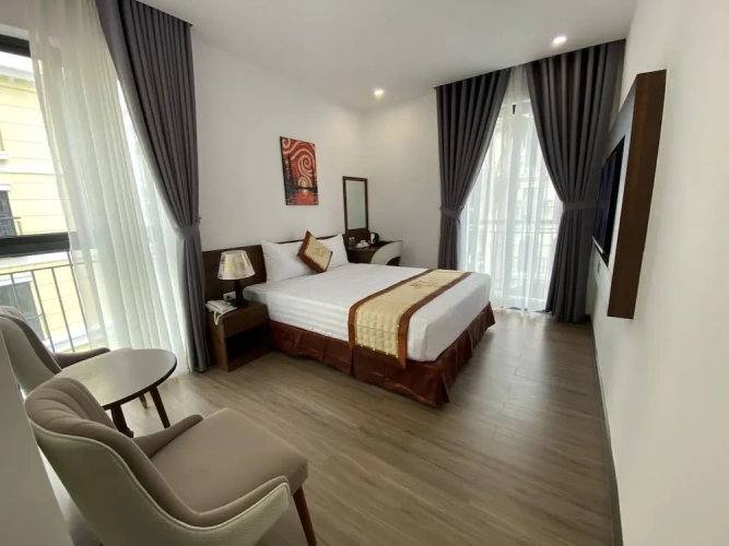Deluxe Double room with city view
