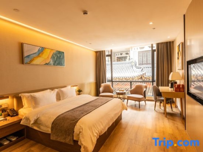 Standard Double room with city view