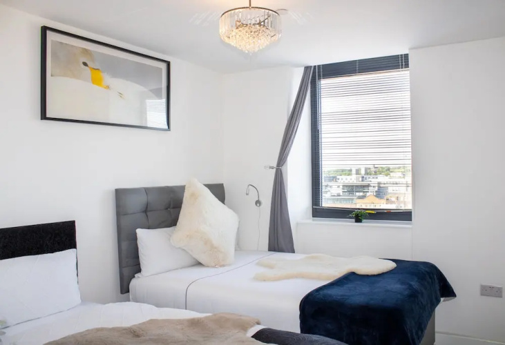 2 Bedroom Central Apartment With Parking