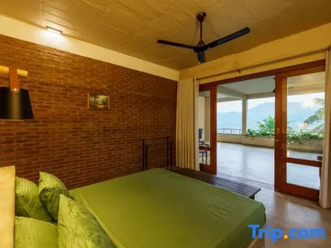 Standard room with river view