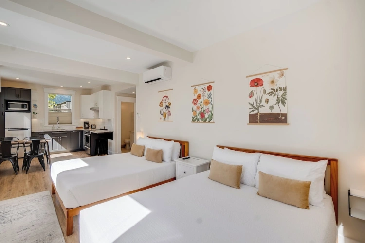 Deluxe Quadruple Suite with city view