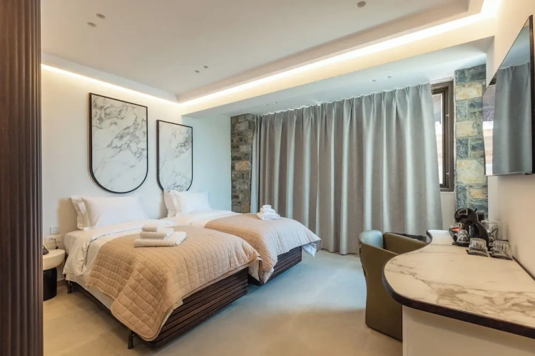 Standard Twin room with balcony