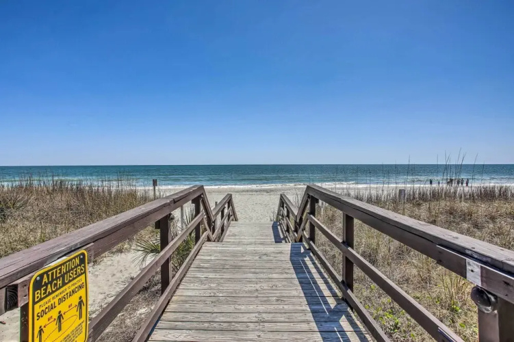 Beach & Pool Access: Resort-style Myrtle Beach Gem