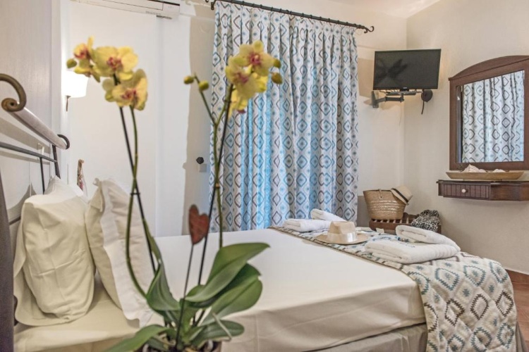 Standard Triple room
