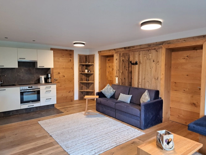 2 Bedrooms Luxury Apartment with garden view