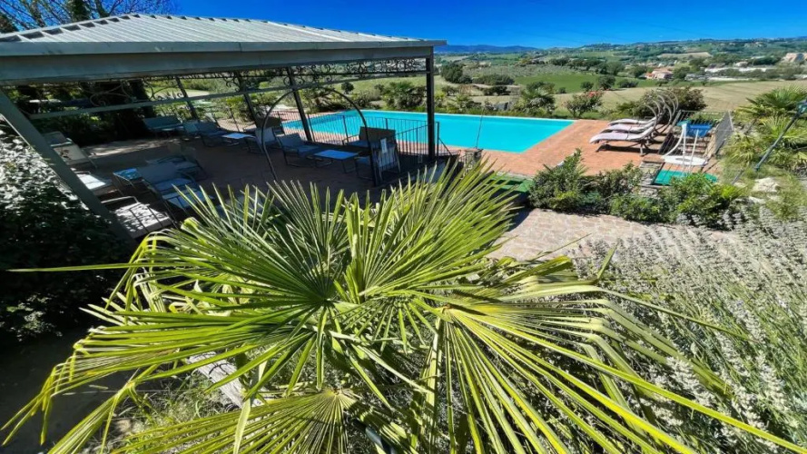 Very Pretty Spoleto Poolside, Jacuzzi, Gardens No01
